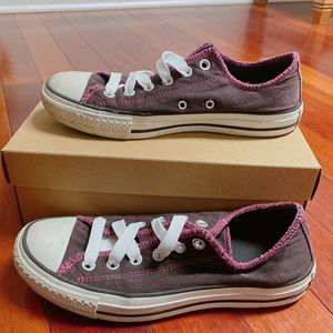 Burgundy Women’s Converse w/ Pink Trim Size 8.5